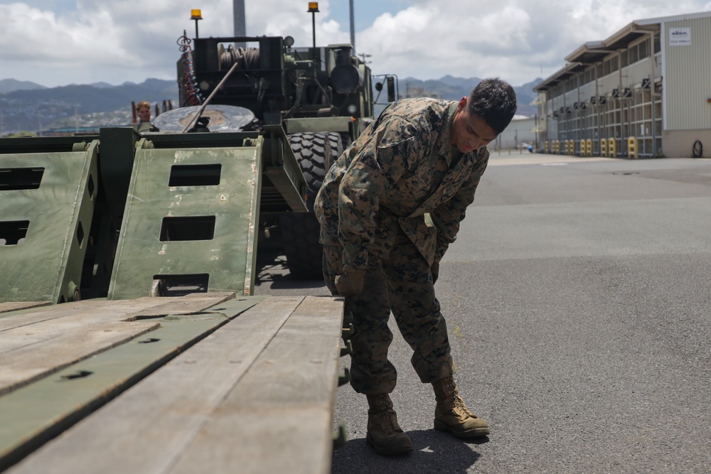 RIMPAC 2022: ROK and U.S. Marines Onload ROK AAV’s