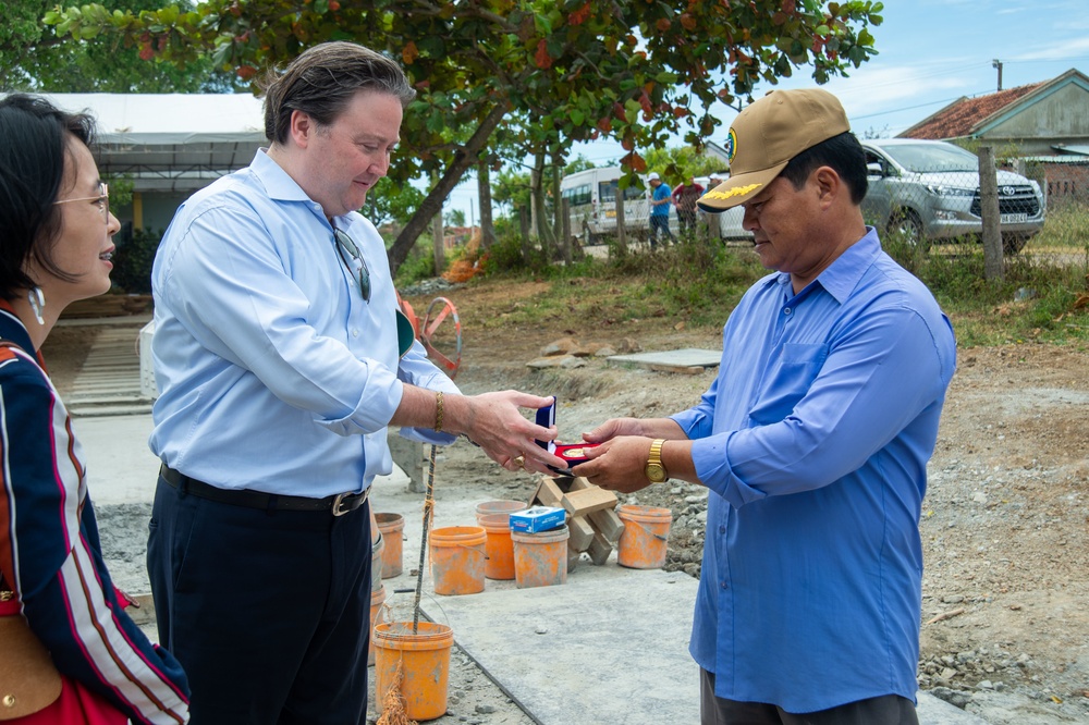 U.S. Ambassador to Vietnam Visits Pacific Partnership 2022 Engineering Site