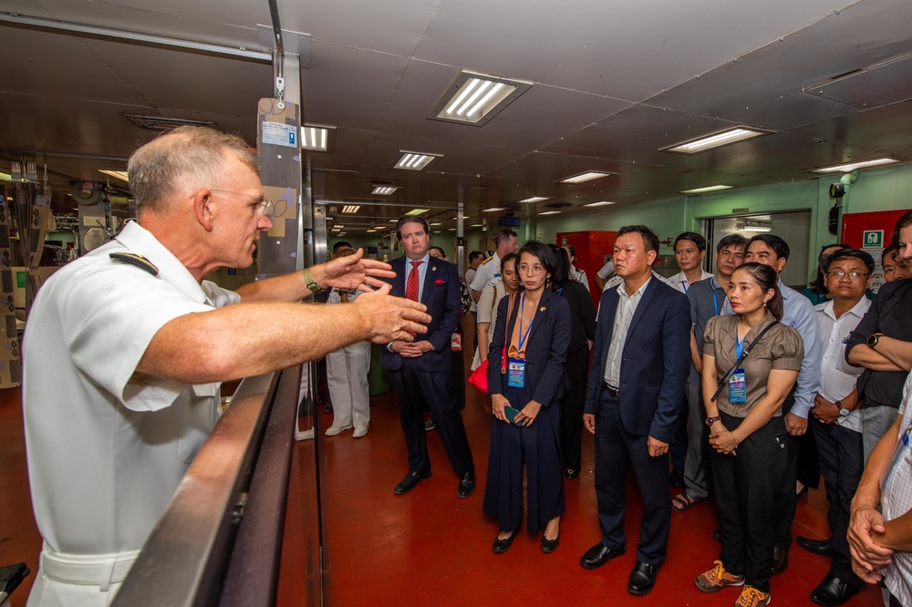 Pacific Partnership 2022 Vietnam Closing Ceremony Held Aboard USNS Mercy