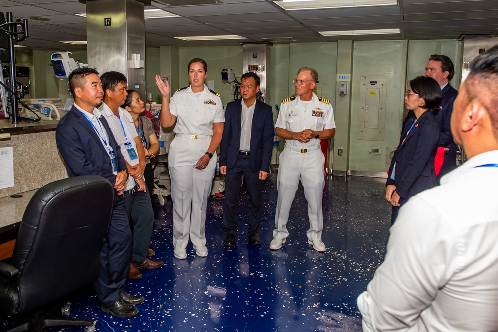 Pacific Partnership 2022 Vietnam Closing Ceremony Held Aboard USNS Mercy