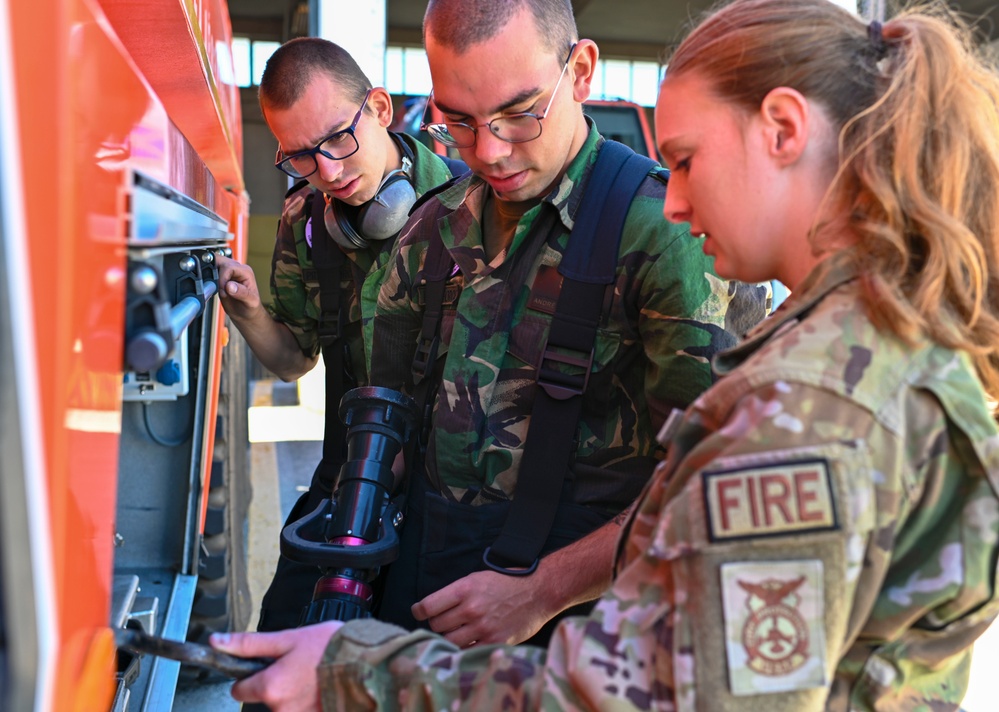 Air Force and Portuguese firefighters working together at Real Thaw 2022