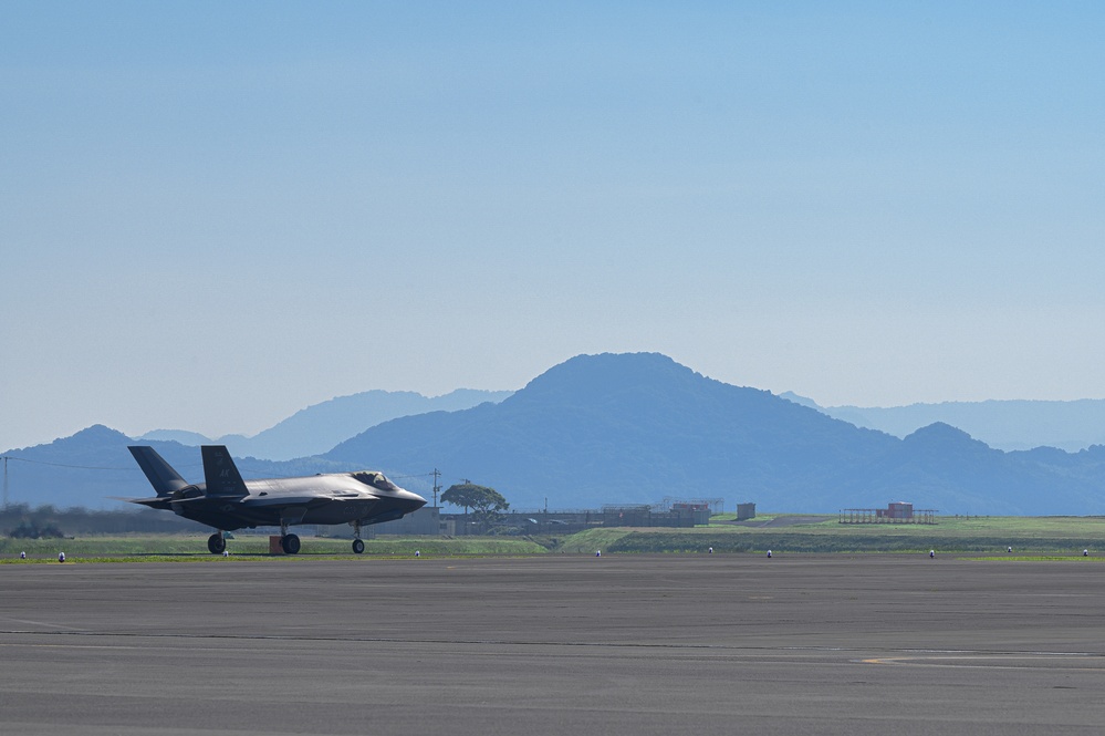 354th AEW conducts ACE training at MCAS Iwakuni