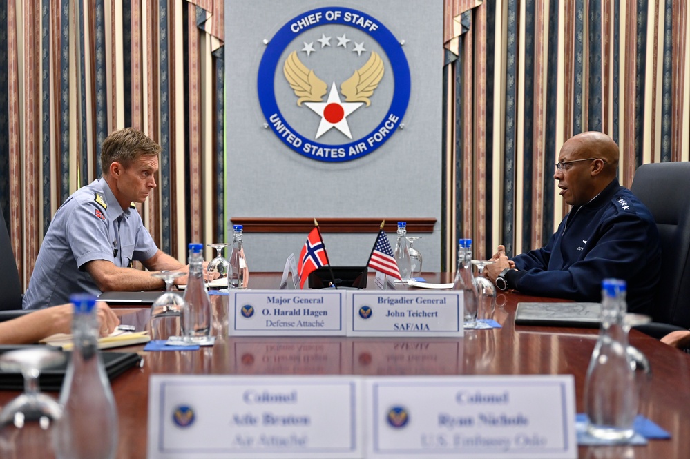CSAF Brown meets Norway Maj. Gen. Folland