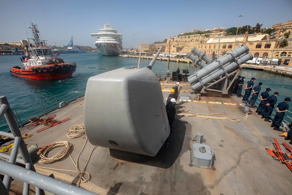 USS San Jacinto departs Valletta, Malta