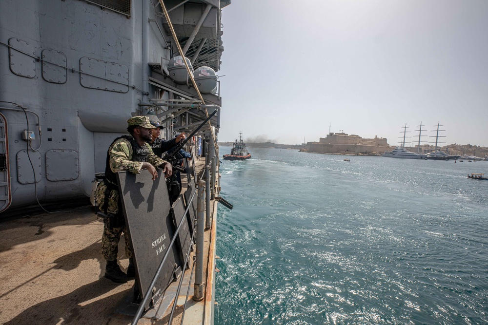 USS San Jacinto departs Valletta, Malta