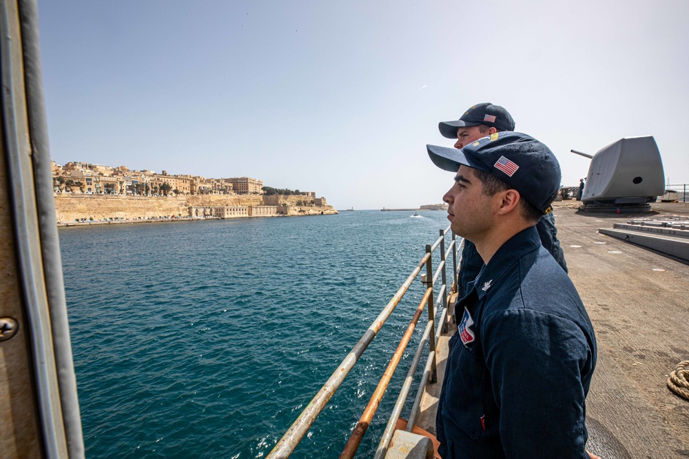 USS San Jacinto departs Valletta, Malta