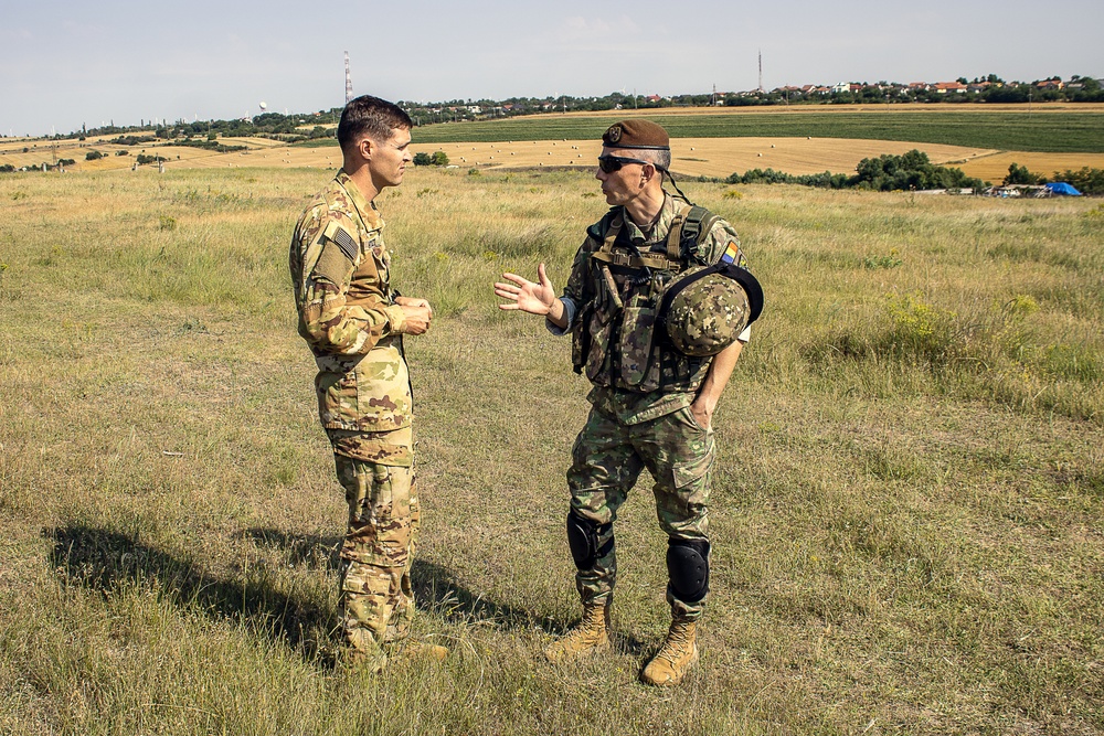 U.S. Army Aviators train with Romanian Land Forces