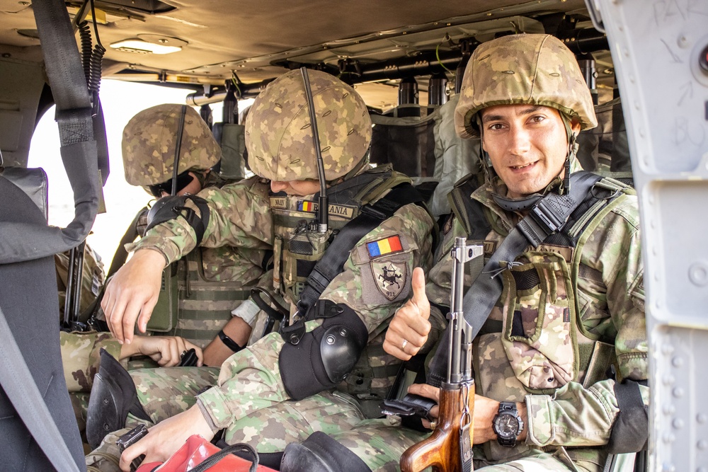 U.S. Army Aviators train with Romanian Land Forces