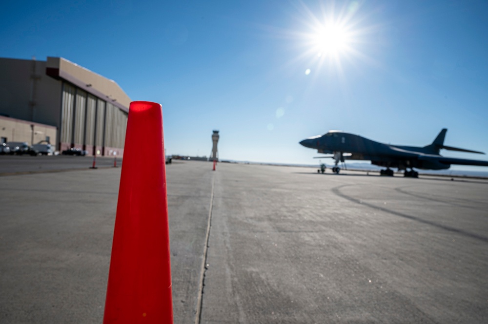 Edwards AFB hosts Flight Line Run-Walk Event