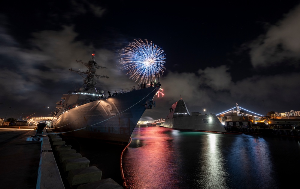 DVIDS Images RIMPAC 2022 4th of July Fireworks Show [Image 2 of 3]