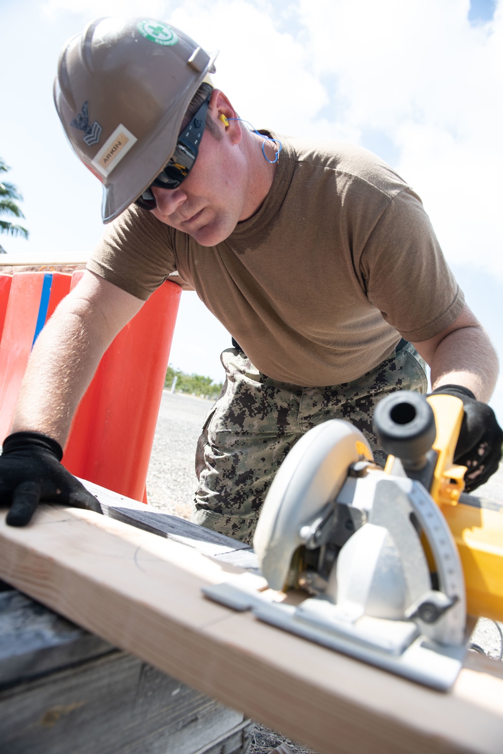 NMCB-14 rebuilds range tables at NASKW