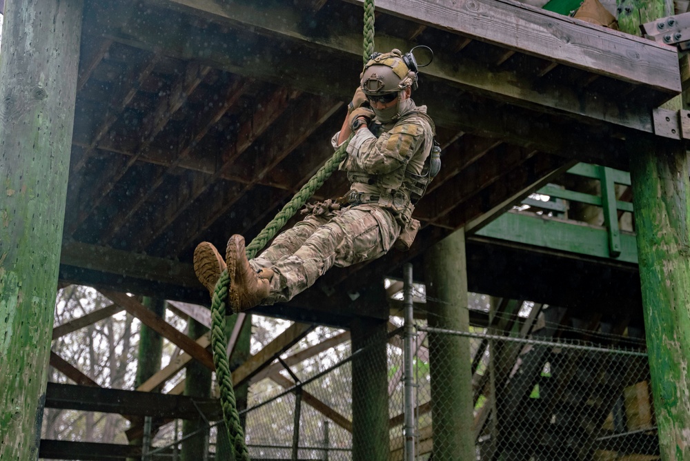 RIMPAC 2022: Multinational SOF Fast Rope Training RIMPAC 2022: Multinational SOF Fast Rope Training