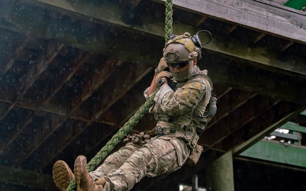 RIMPAC 2022: Multinational SOF Fast Rope Training