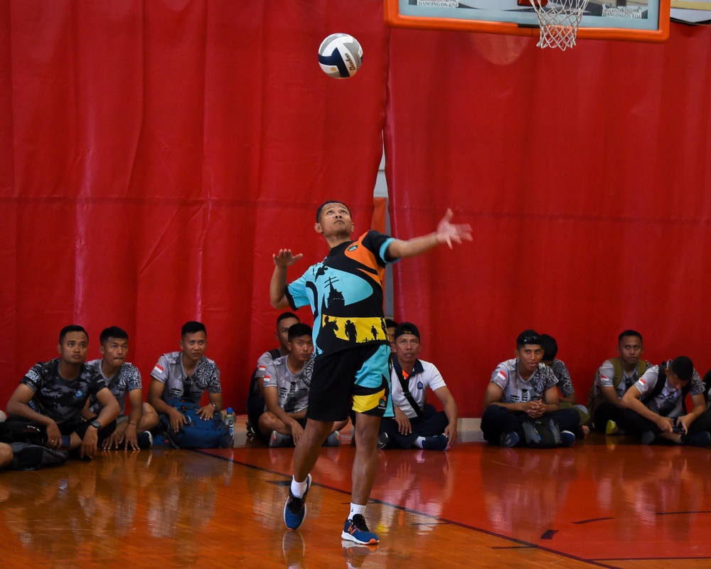 Indonesian and Peruvian Navy Sailors Compete in a Volleyball Tournament at RIMPAC 2022