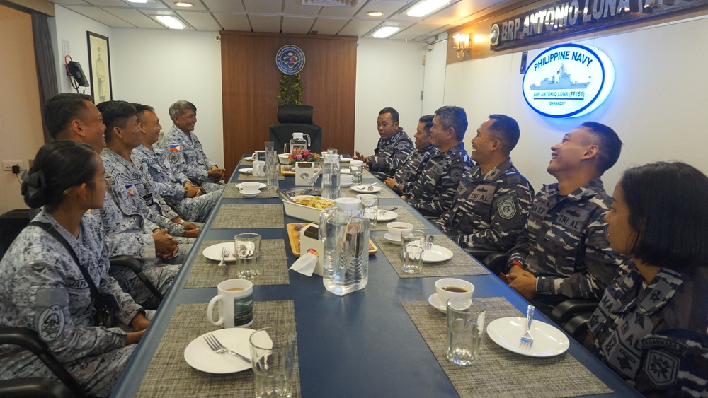 Indonesia’s contingent to RIMPAC visits BRP Antonio Luna (FF151)