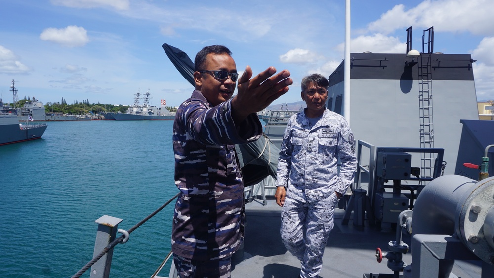 Indonesia’s contingent to RIMPAC visits BRP Antonio Luna (FF151)