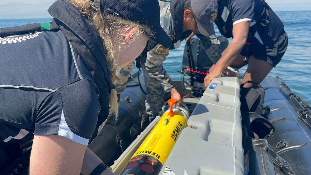 Royal New Zealand Navy Conducts AUV/UUV Search and Calibration