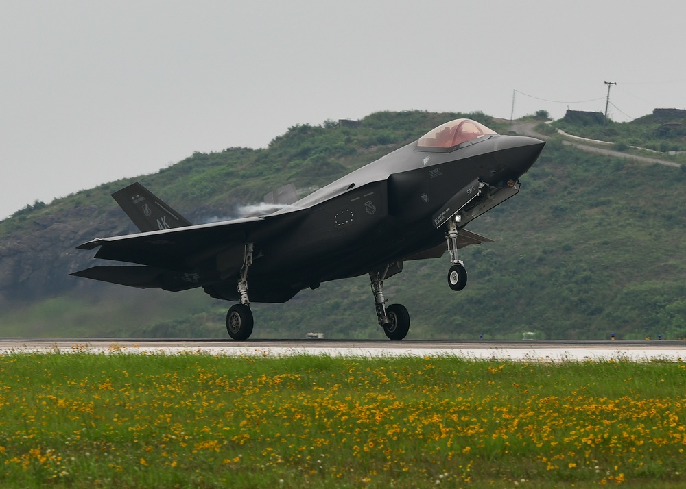 Eielson AFB F-35s work with ROKAF