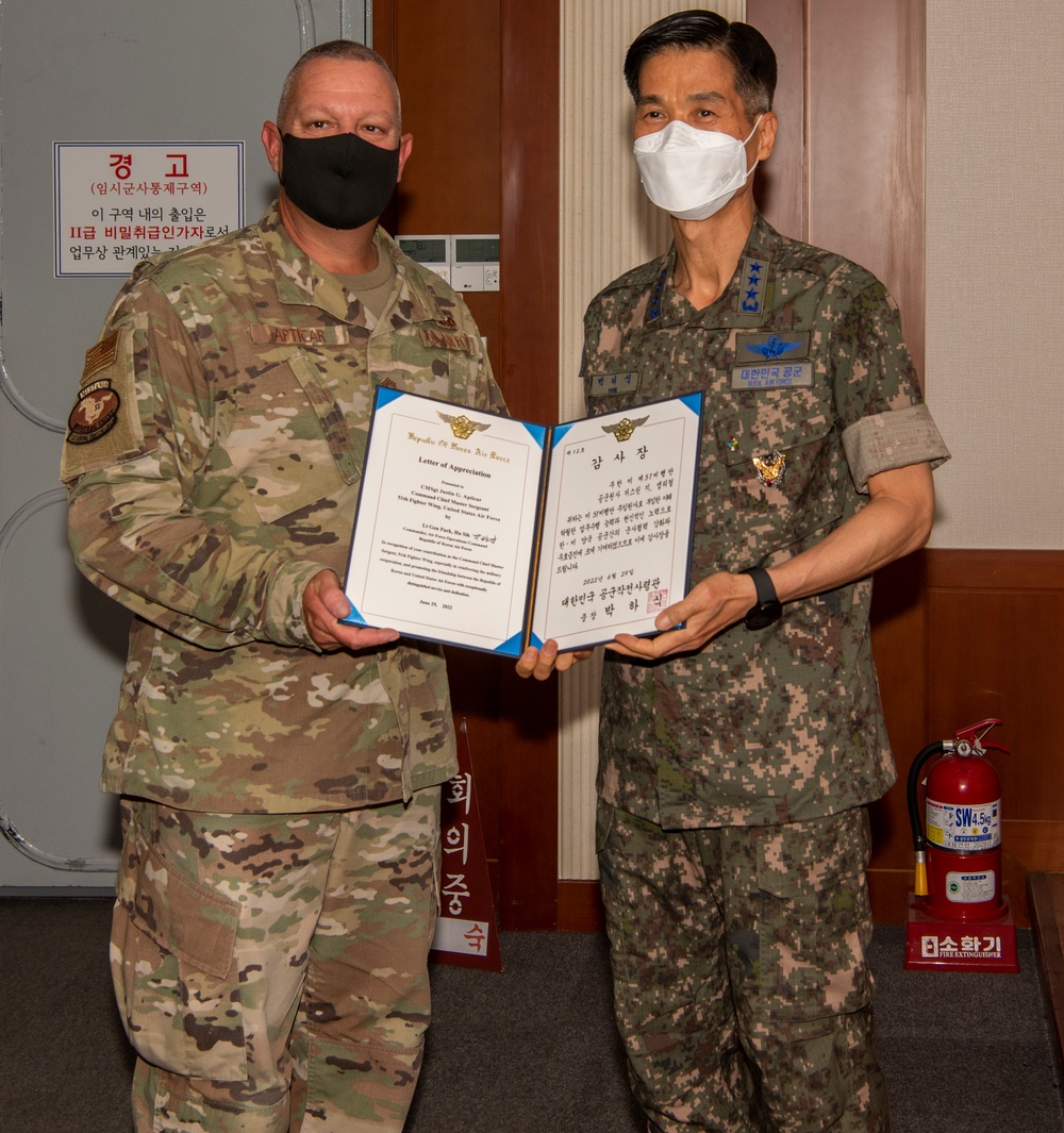 ROK Air Force recognizes departing service members