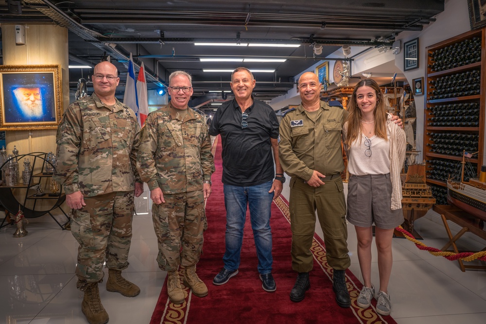 10th AAMDC commanding general meets hero of Israel