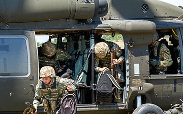 U.S. Army Aviators train with Romanian Land Forces Day 2