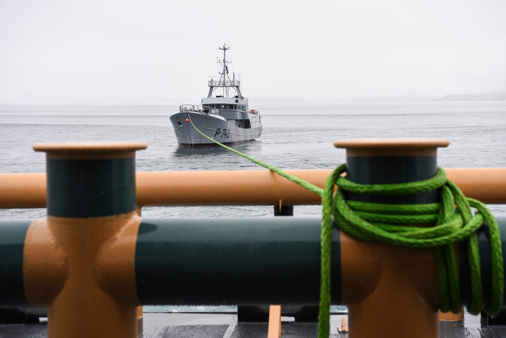 U.S. Coast Guard Cutter Oak tows French navy ship during Exercise Argus