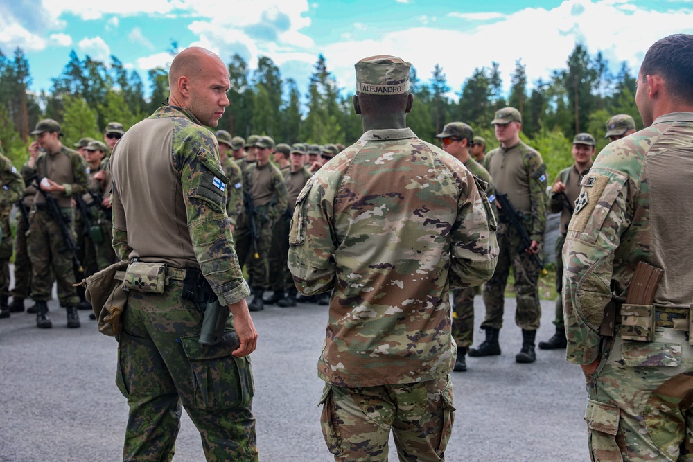 4-10 Cav Trains Scout Tactics To The Finnish army