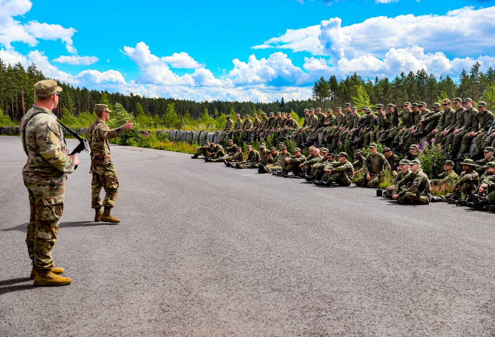 4-10 Cav Trains Scout Tactics To The Finnish army