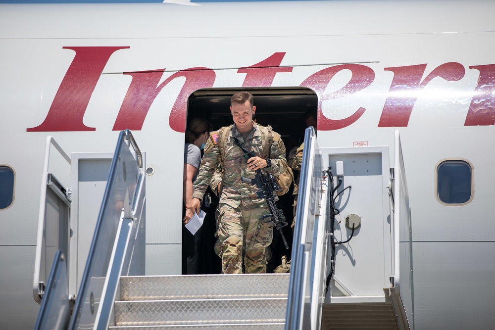 Paratroopers Return to Fort Bragg