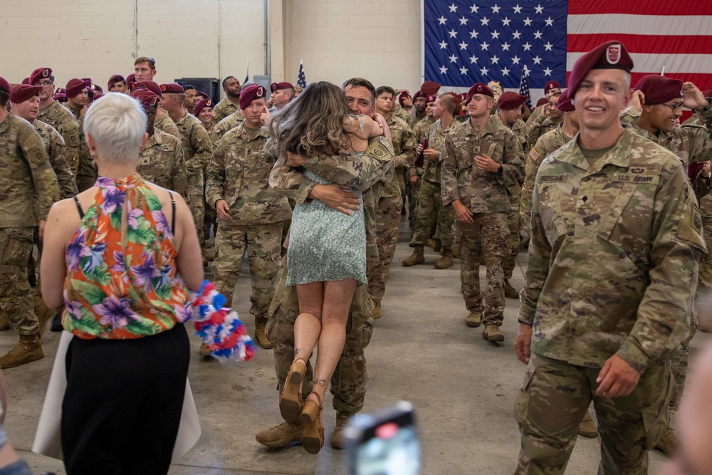 Paratroopers Return to Fort Bragg