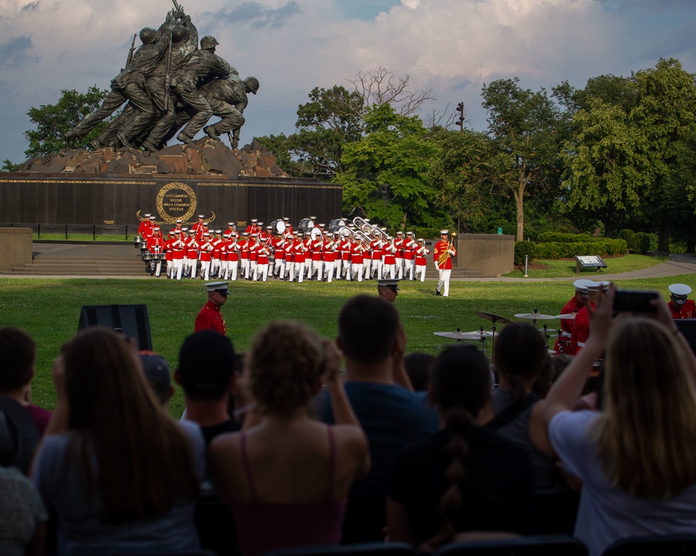 Barracks Marines performed another outstanding Sunset Parade at the Marine Corps War Memorial!