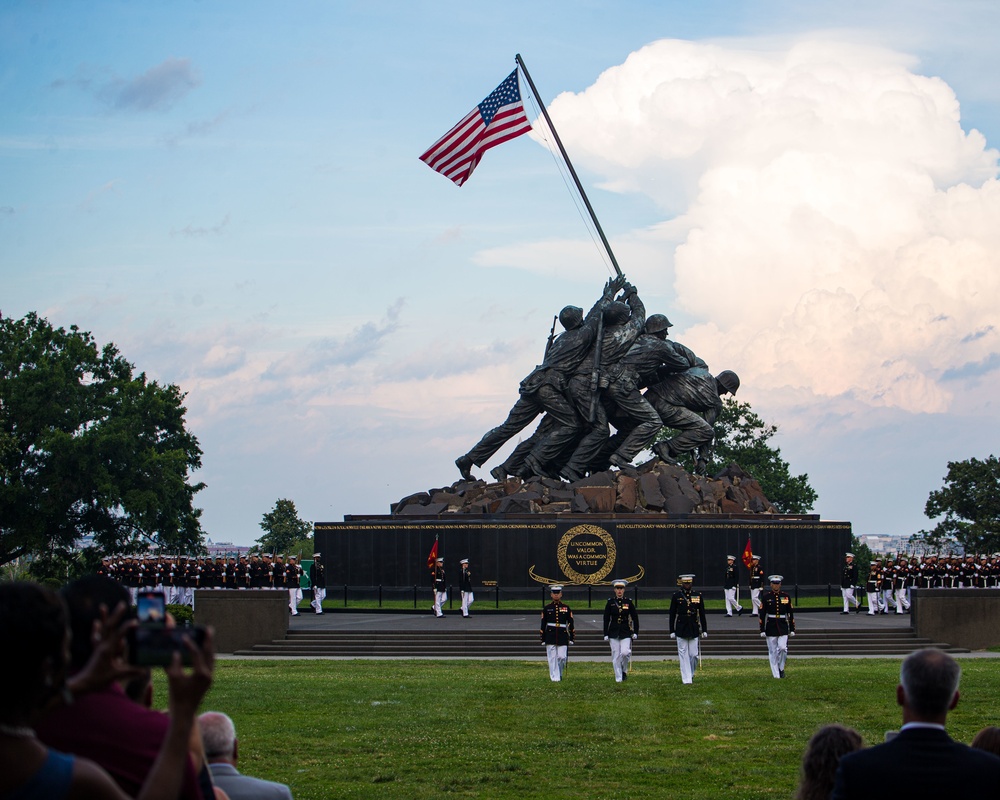 Barracks Marines performed another outstanding Sunset Parade at the Marine Corps War Memorial!