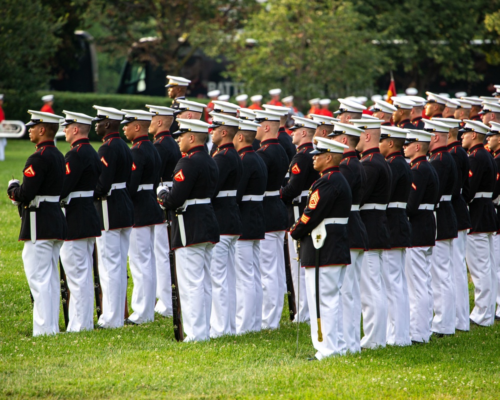 Barracks Marines performed another outstanding Sunset Parade at the Marine Corps War Memorial!