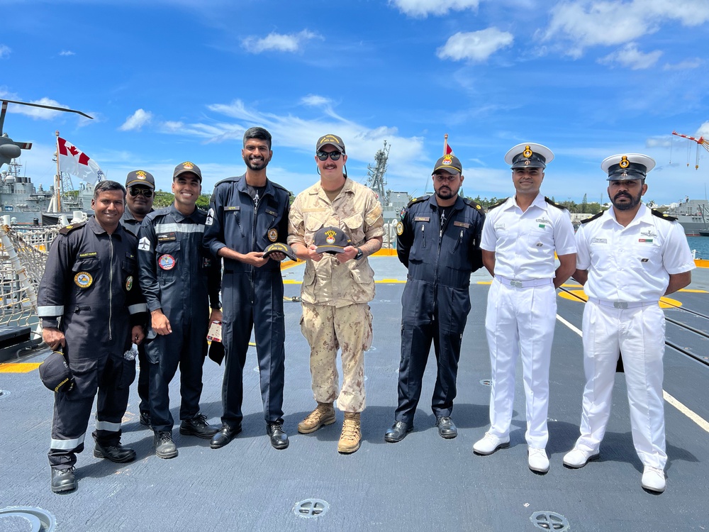 HMCS Vancouver hosts INS Satpura air crew during RIMPAC 2022