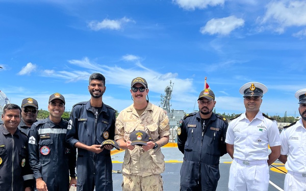 HMCS Vancouver hosts INS Satpura air crew during RIMPAC 2022