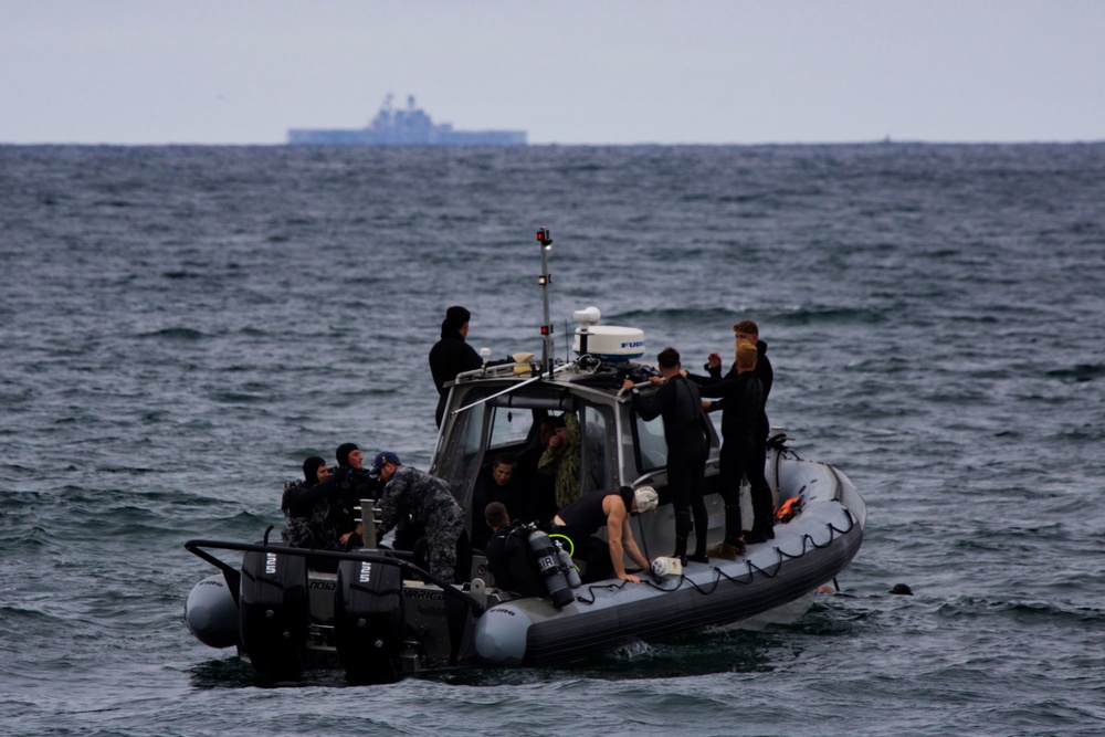 CTF-177 International Divers conduct Light Salvage Interoperability Dive