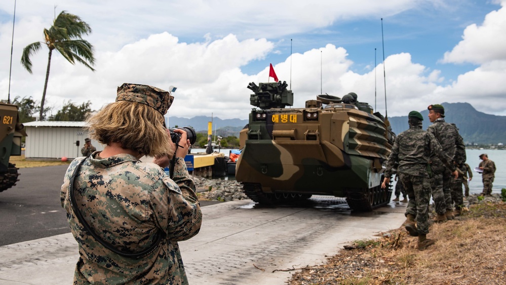 ROK amphibious assault vehicle during RIMPAC 2022