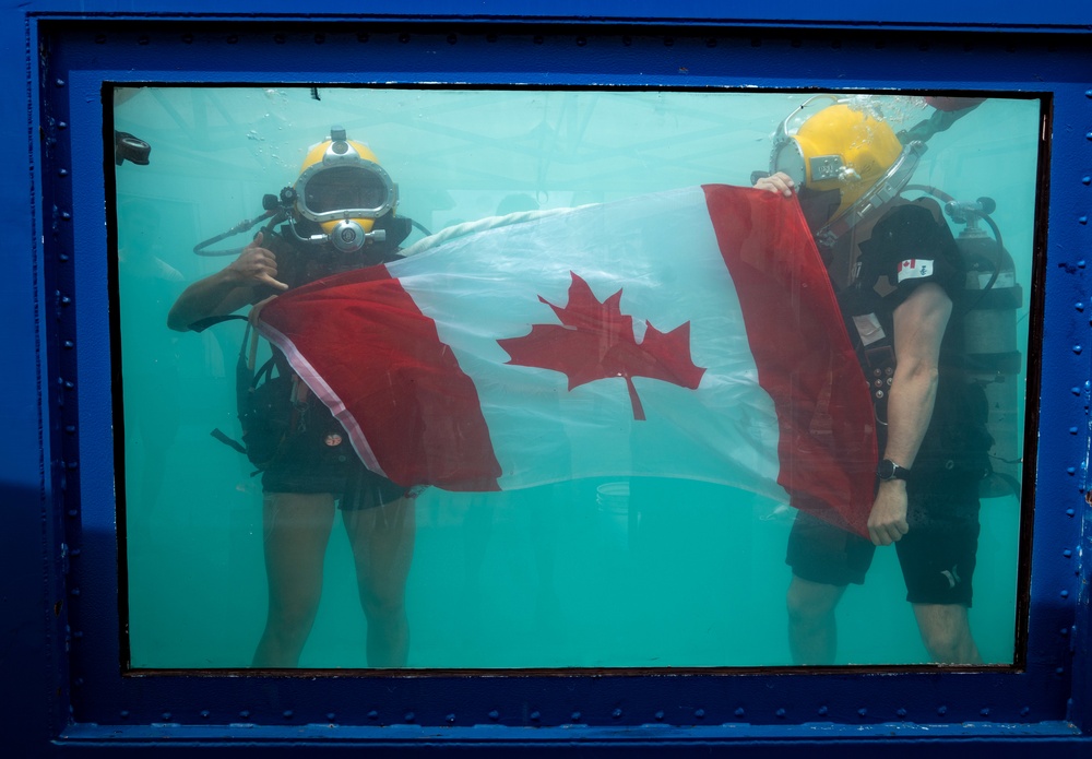 Multinational Divers Train Together during RIMPAC 2022