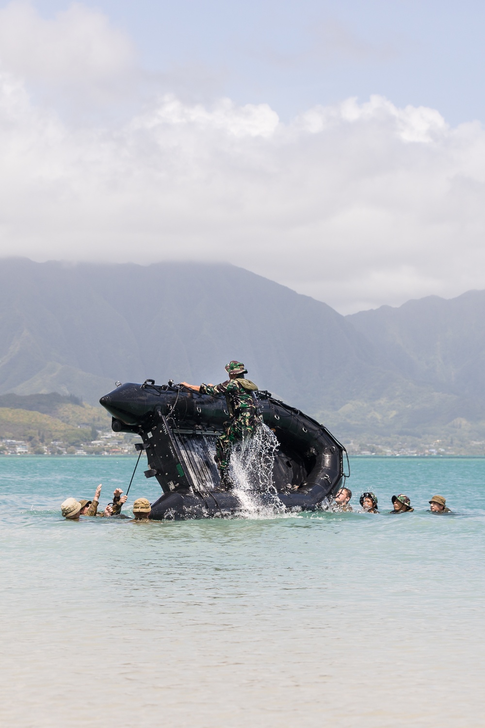 Australian Army conducts Zodiac familiarization training at RIMPAC 2022