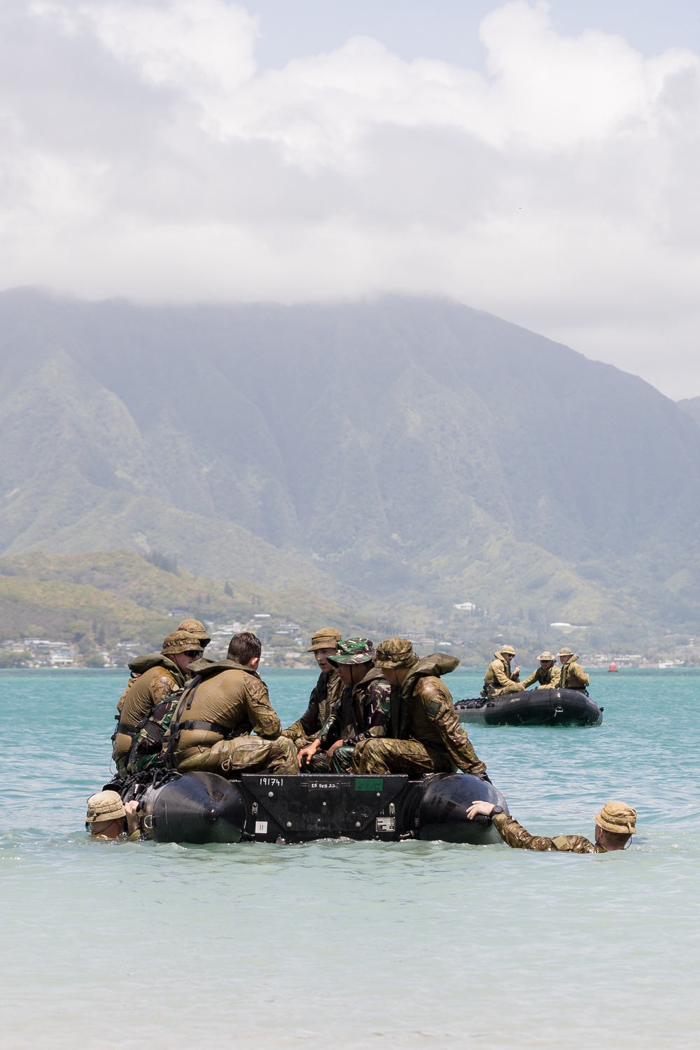 Australian Army conducts Zodiac familiarization training at RIMPAC 2022
