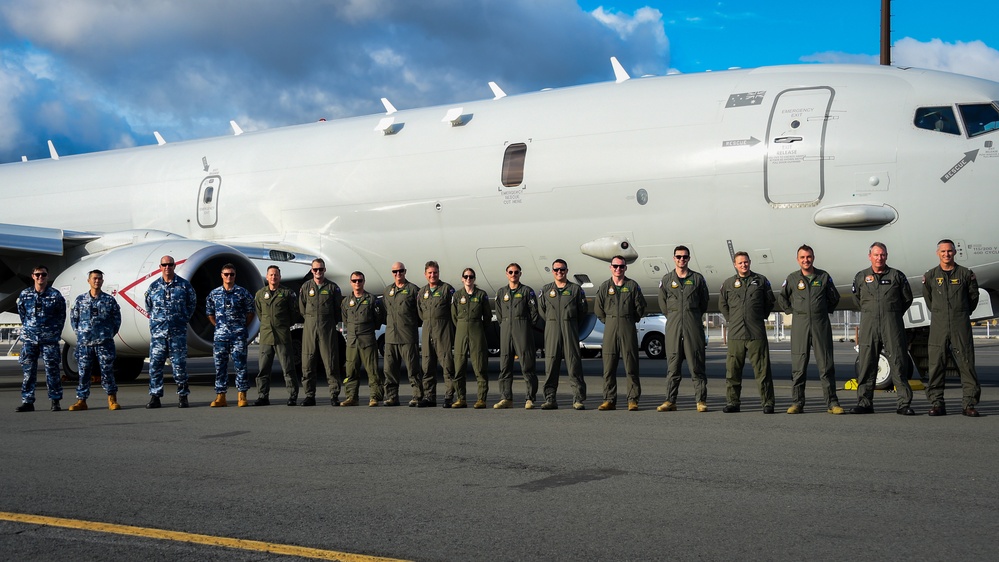 U.S. Navy Leadership Welcomes Royal Australian Air Force Leadership Members at RIMPAC 2022