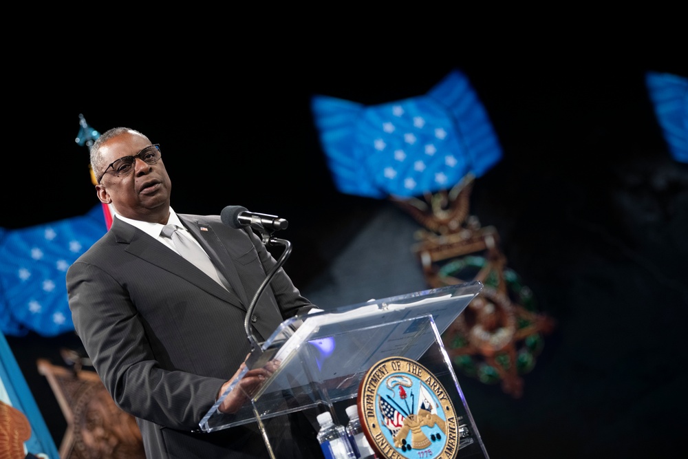 Six Medal of Honor Recipients Inducted into Pentagon Hall of Heroes