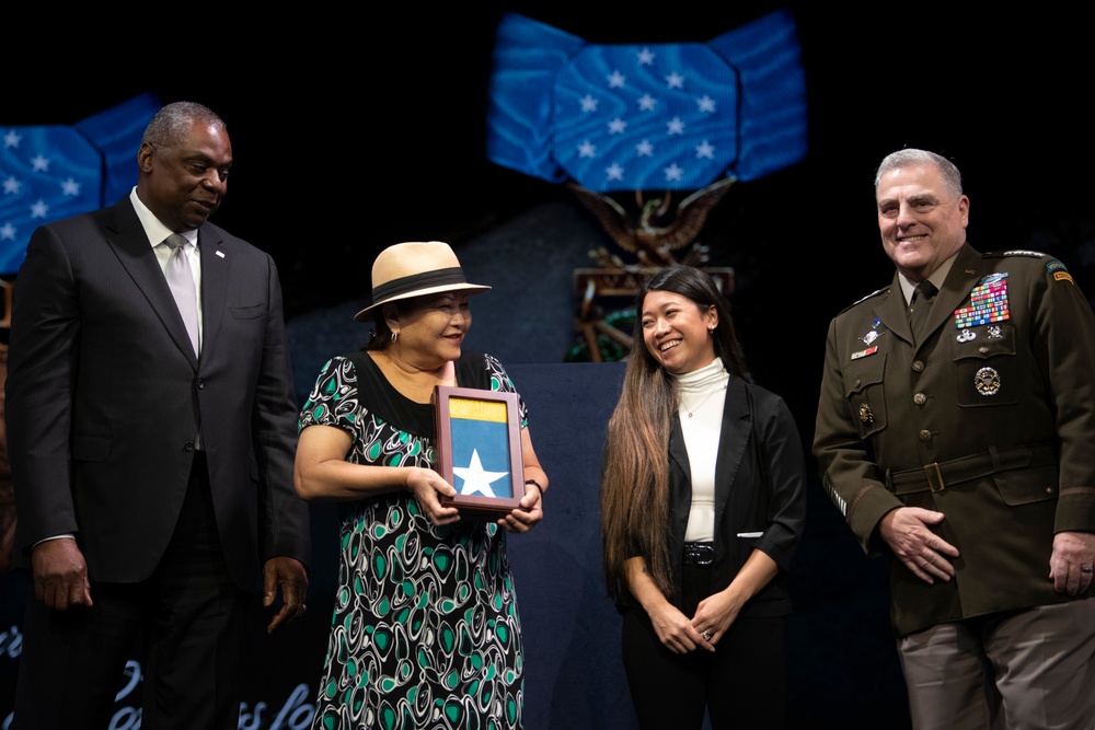 Six Medal of Honor Recipients Inducted into Pentagon Hall of Heroes