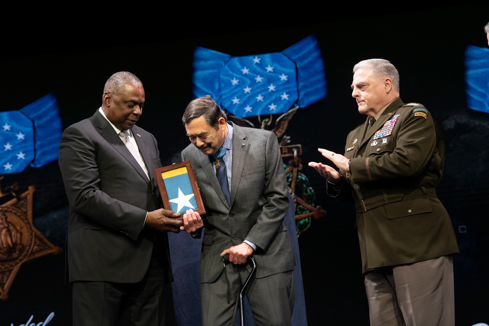 Six Medal of Honor Recipients Inducted into Pentagon Hall of Heroes