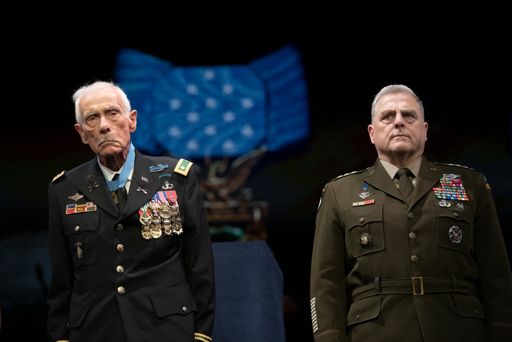 Six Medal of Honor Recipients Inducted into Pentagon Hall of Heroes