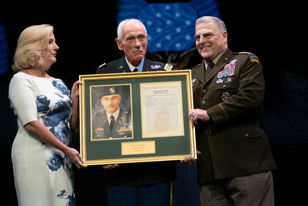 Six Medal of Honor Recipients Inducted into Pentagon Hall of Heroes