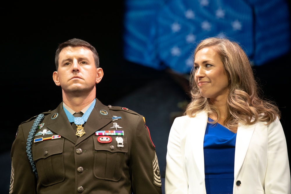 Six Medal of Honor Recipients Inducted into Pentagon Hall of Heroes