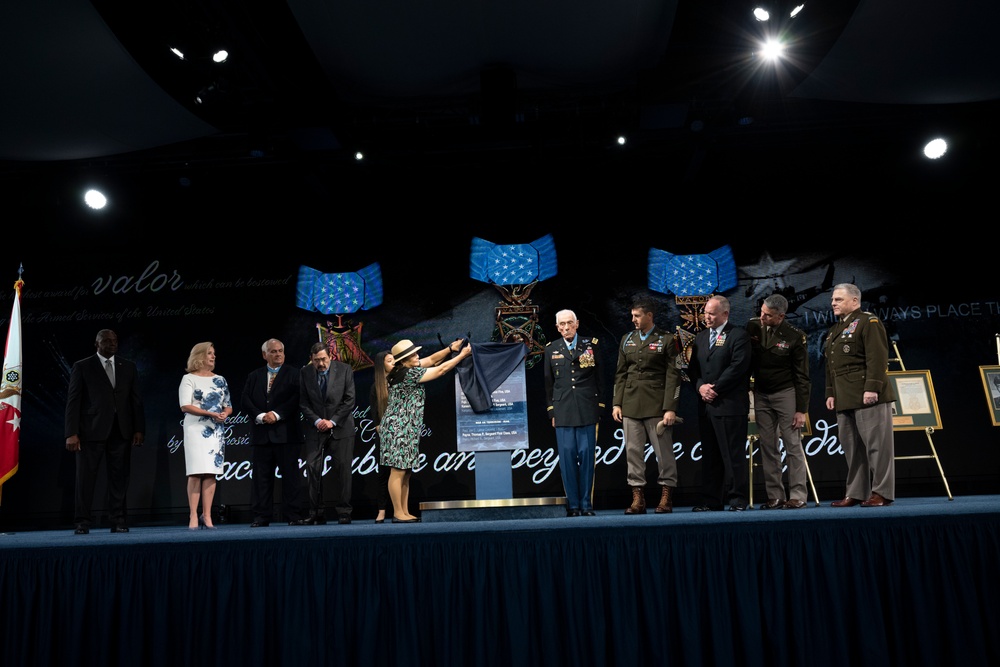 Six Medal of Honor Recipients Inducted into Pentagon Hall of Heroes