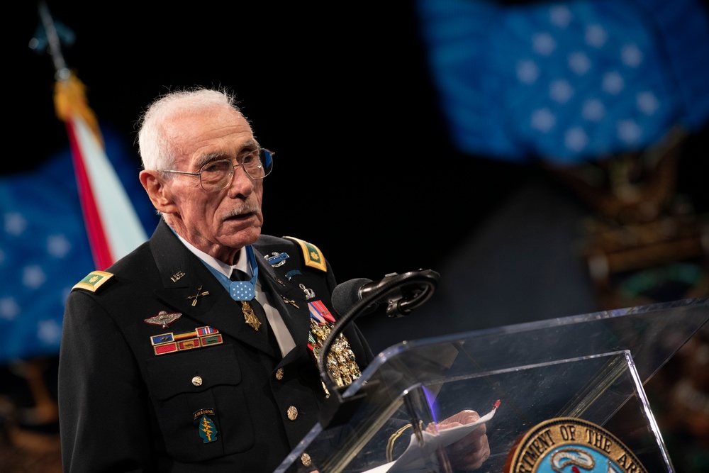 Six Medal of Honor Recipients Inducted into Pentagon Hall of Heroes