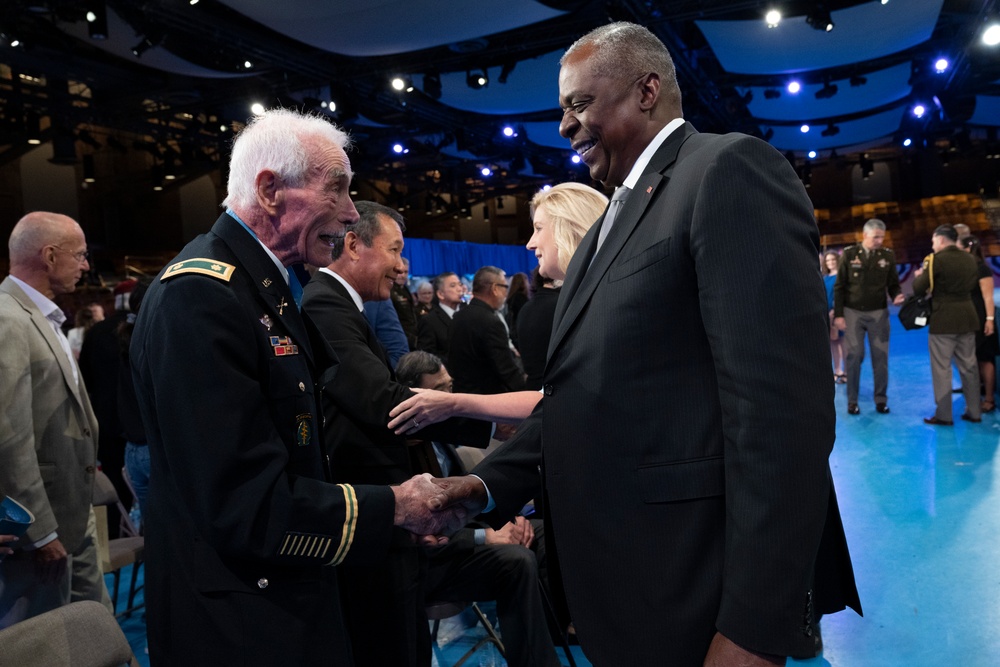 Six Medal of Honor Recipients Inducted into Pentagon Hall of Heroes